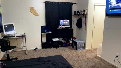 Snapshot of fuckmyphatass95 chatting on November 13, 12:37 pm Bubblebuttslut online show from November 13, 12:37 pm