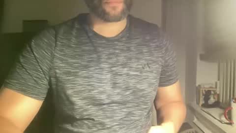 Snapshot of fuckyeahcoach chatting on January 18, 6:39 am Muscle Bear Jock in Training online show from January 18, 6:39 am