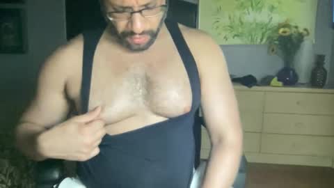Snapshot of fuckyeahcoach chatting on April 7, 1:06 am Muscle Bear Jock in Training online show from April 7, 1:06 am