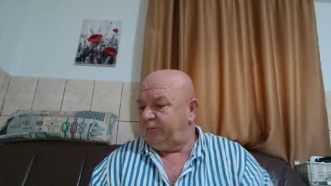 Snapshot of fullballs6 chatting on December 2, 7:25 am fullballs6 online show from December 2, 7:25 am