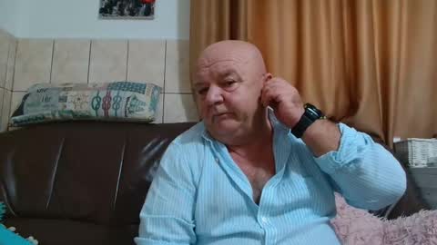 Snapshot of fullballs6 chatting on December 5, 7:05 am fullballs6 online show from December 5, 7:05 am