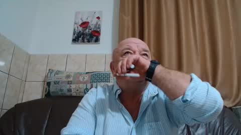 Snapshot of fullballs6 chatting on December 13, 2:10 am fullballs6 online show from December 13, 2:10 am