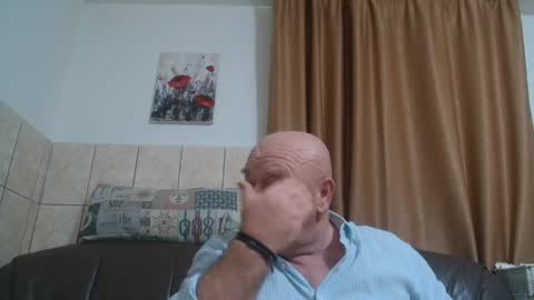 Snapshot of fullballs6 chatting on December 22, 2:28 am fullballs6 online show from December 22, 2:28 am