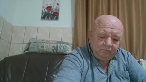 Snapshot of fullballs6 chatting on December 26, 2:12 am fullballs6 online show from December 26, 2:12 am