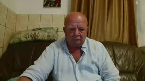 Snapshot of fullballs6 chatting on September 11, 12:44 am fullballs6 online show from September 11, 12:44 am