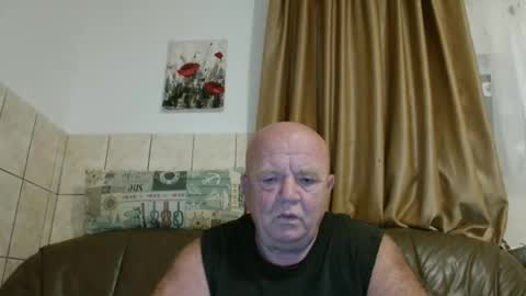 Snapshot of fullballs6 chatting on September 29, 1:11 am fullballs6 online show from September 29, 1:11 am