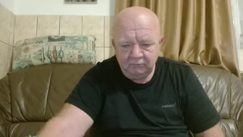 Snapshot of fullballs6 chatting on October 20, 2:34 am fullballs6 online show from October 20, 2:34 am