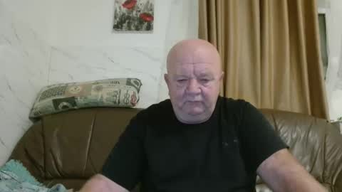 Snapshot of fullballs6 chatting on December 2, 3:01 am fullballs6 online show from December 2, 3:01 am