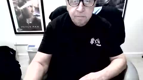 Snapshot of funclemike chatting on December 19, 8:38 pm funclemike online show from December 19, 8:38 pm