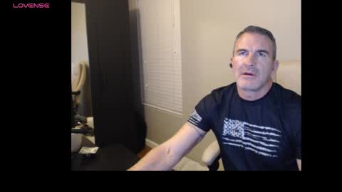 Snapshot of funfitmalelv2 chatting on February 19, 3:02 am funfitmalelv2 online show from February 19, 3:02 am