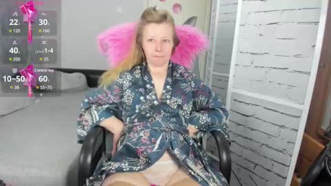 Snapshot of funny_bunny4 chatting on February 22, 7:58 pm funny_bunny4 online show from February 22, 7:58 pm