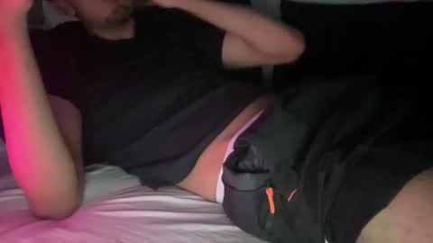 Snapshot of funthings011 chatting on April 1, 8:28 pm funthings011 online show from April 1, 8:28 pm