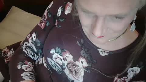 Snapshot of funtimetgirl chatting on December 18, 9:58 am Jessie Love online show from December 18, 9:58 am