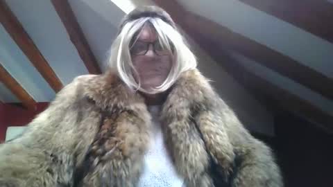 Snapshot of fursdany chatting on October 26, 9:15 am Dany online show from October 26, 9:15 am