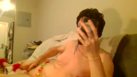 Snapshot of fuseanude chatting on December 4, 1:36 am fuseanude online show from December 4, 1:36 am