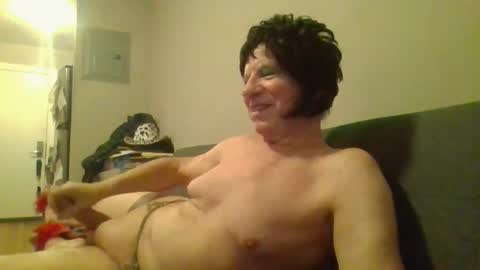 Snapshot of fuseanude chatting on February 17, 2:09 am fuseanude online show from February 17, 2:09 am