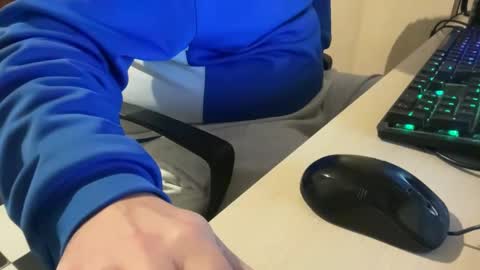 Snapshot of fuzitzu2 chatting on February 11, 10:15 am fuzitzu2 online show from February 11, 10:15 am