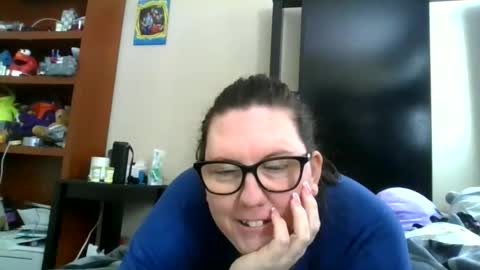 fuzzypeaches87 online show from February 3, 8:14 pm