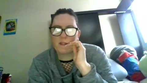 fuzzypeaches87 online show from February 22, 9:13 pm