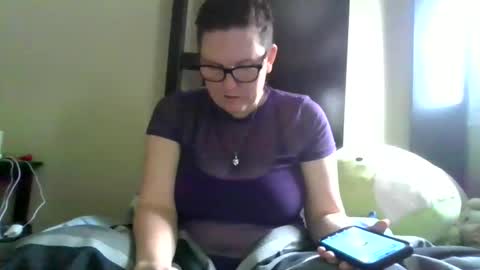 fuzzypeaches87 online show from March 7, 5:43 pm