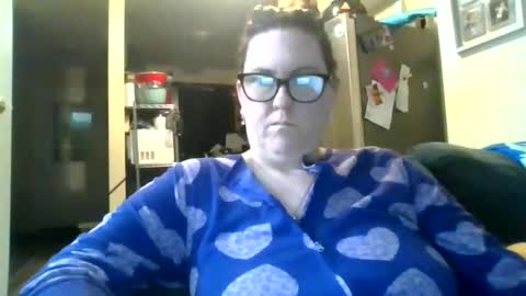 fuzzypeaches87 online show from March 31, 4:24 am