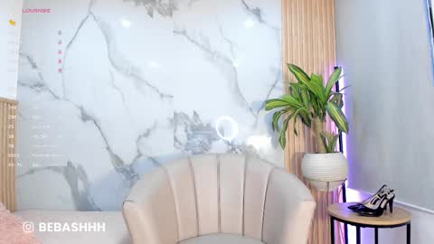   Independent model online show from March 12, 12:22 pm