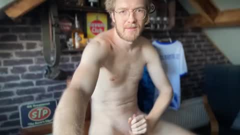 Snapshot of g00nst4r chatting on January 10, 10:39 am g00nst4r online show from January 10, 10:39 am