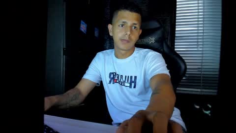 Snapshot of g_lincoln chatting on May 19, 11:00 pm g_lincoln online show from May 19, 11:00 pm