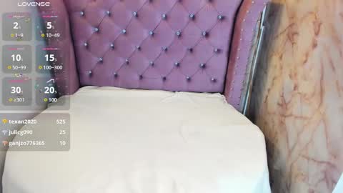 Snapshot of gabbycream chatting on December 8, 6:28 pm online show from December 8, 6:28 pm