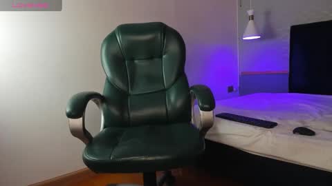 Snapshot of gabriel_beckett chatting on December 17, 11:39 am gabriel_beckett online show from December 17, 11:39 am