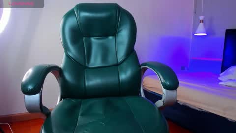 Snapshot of gabriel_beckett chatting on December 20, 4:25 pm gabriel_beckett online show from December 20, 4:25 pm