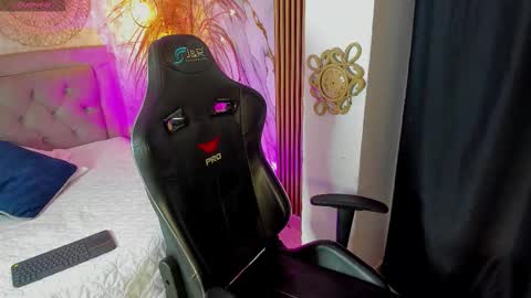   online show from October 21, 1:12 pm