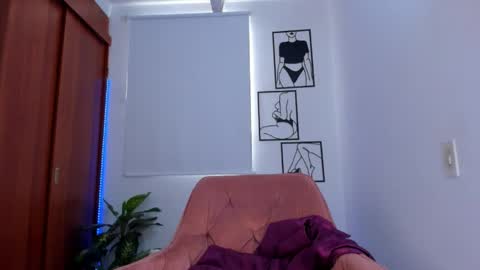 Snapshot of gaby_girl chatting on April 30, 8:57 pm online show from April 30, 8:57 pm