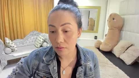 gabriela online show from February 10, 5:06 pm