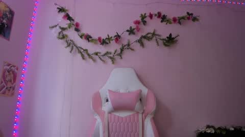 Snapshot of gaby_vandriel chatting on April 1, 4:37 pm GABRIELA online show from April 1, 4:37 pm