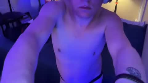 Snapshot of gallowsjackirl chatting on December 17, 6:02 am gallowsjackirl online show from December 17, 6:02 am