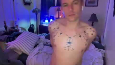 Snapshot of gallowsjackirl chatting on March 1, 7:51 am gallowsjackirl online show from March 1, 7:51 am