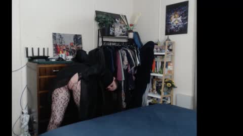 Snapshot of gangbangxxxgirl chatting on October 18, 10:27 am HOT  online show from October 18, 10:27 am