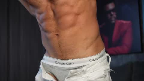 Snapshot of garret_alvin_ chatting on July 21, 11:18 pm Garret online show from July 21, 11:18 pm