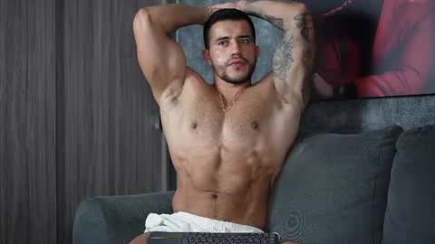 Snapshot of garret_alvin_ chatting on August 5, 1:52 am Garret online show from August 5, 1:52 am