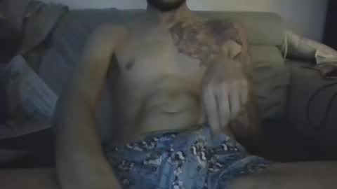 Snapshot of garyreal1990 chatting on December 30, 4:40 pm garyreal1990 online show from December 30, 4:40 pm