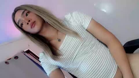 Snapshot of gata_olivia chatting on May 5, 6:21 am JUST CALL ME OLIVIA online show from May 5, 6:21 am