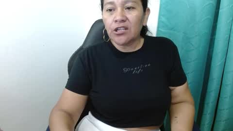 Snapshot of gatika_sexy chatting on January 2, 2:33 am katia online show from January 2, 2:33 am