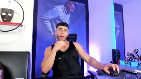 Snapshot of gato_pascal chatting on June 5, 8:14 pm Gato online show from June 5, 8:14 pm