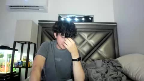 Snapshot of gayndepressed chatting on June 10, 11:57 pm Trace online show from June 10, 11:57 pm