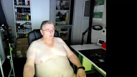 Snapshot of geiler_bock chatting on May 1, 3:11 am Geiler Bock online show from May 1, 3:11 am