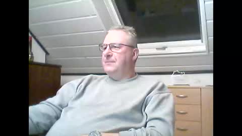 Snapshot of geiler_harald chatting on December 4, 9:56 pm Harald online show from December 4, 9:56 pm