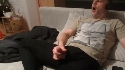 Snapshot of geilomattig chatting on December 23, 12:03 am Lassmiranda online show from December 23, 12:03 am