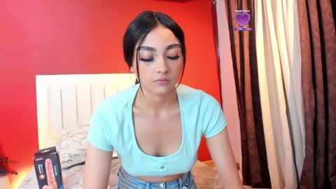 Snapshot of gemma_petite chatting on November 20, 1:39 am Gemma online show from November 20, 1:39 am