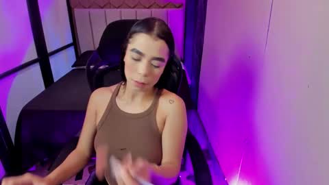 gemmabrown_ online show from March 12, 12:33 pm